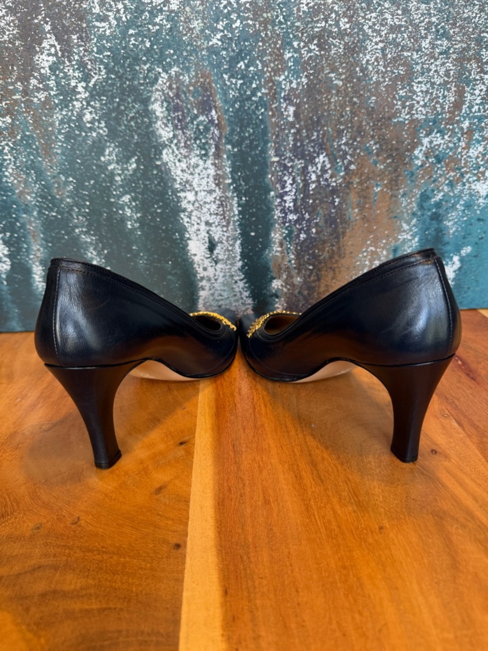 Versani Old Money Vintage Leather Heels Navy/Gold Pumps 8B (GUC) - Picture 7 of 12